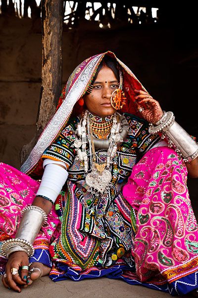 Kutch Gujarat, Colorful People, Moroccan Party, Client Profile, Spice Market, Yoga Studio Design, Amazing India, Indian Woman, Mode Boho