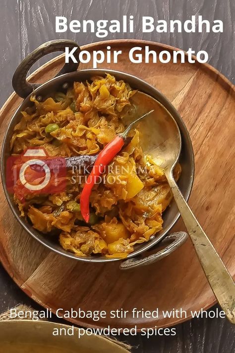 Bengali Veg Recipes, Indian Gravy Recipe, Cabbage Stir Fry, Bengali Food, Cooking Tomatoes, Fried Cabbage, Desi Food, Cabbage Recipes, Snap Food