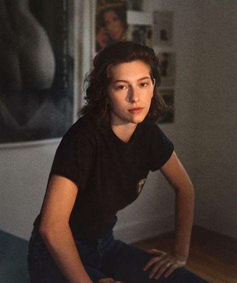 252 Likes, 3 Comments - King Princess Fan Acc (@kp69420) on Instagram: “This is one of my faves, a classic if you will  #kingprincess #talia#1950 #makemybed #pussyisgod…” Androgynous Women, King Princess, Beatiful People, Queer Fashion, Princess Aesthetic, My Favorites, Face Claims, Pretty Woman, Gq