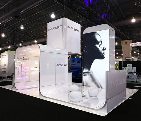 #11 - 25 Eye Catching Trade Show Stands - Moda Light #Events #EvenProfs #Design #Architecture Tradeshow Booth Display, Event Booth Design, Expo Stand, Stand Feria, Trade Show Design, Event Booth, Trade Show Exhibit, Trade Show Booth Design, Exhibition Stall