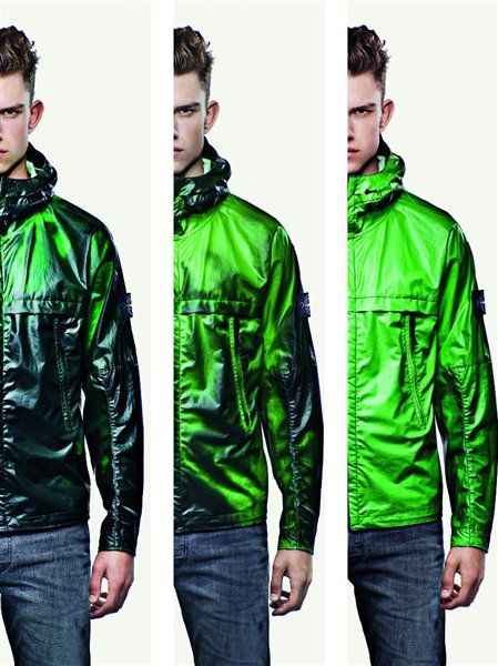 Thermochromic dyes: Smart textiles: Heat Reactive Jacket by Stone Island, a tracksuit top which changes colour from black to green/ blue once it has reached 27 degrees. The fabric that is cotton nylon with thermosentive liquid crystals that react to heat. Smart Textiles Fashion, High Tech Fashion, Smart Textiles, E Textiles, Smart Materials, Technology Fashion, Tracksuit Tops, Futuristic Fashion, Wearable Tech