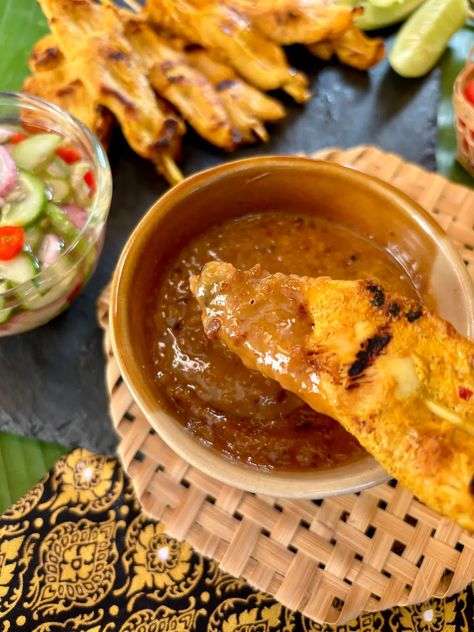 This authentic Thai chicken satay with peanut sauce recipe is the perfect blend of marinated chicken and a flavorful dip, ideal for an easy appetizer or snack. Authentic Thai Peanut Sauce Recipe, Chicken Satay Marinade, Thai Appetizers, Chicken Satay With Peanut Sauce, Thai Appetizer, Peanut Sauce Chicken, Thai Chicken Satay, Pork Satay, Chicken Satay Recipe