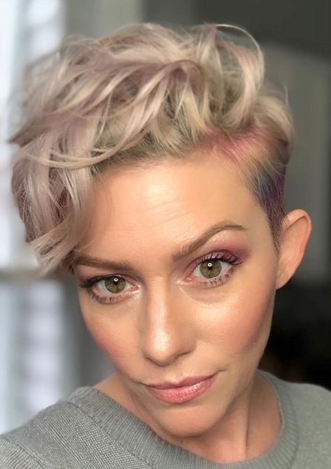 Latest Hairstyles and Haircuts for Women in 2020 — The Right Hairstyles Very Short Hair, Hair Curly Tutorial, Curly Tutorial, Short Hair Curls, Curl Short Hair, How To Curl Short Hair, Short Hairdos, Hair Curls, Hair Advice