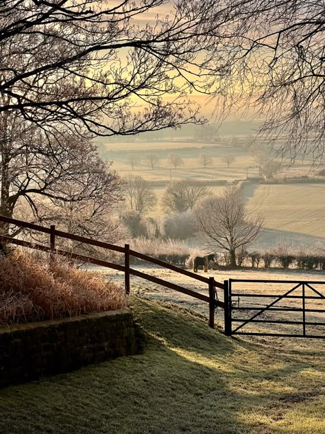 English Countryside House Aesthetic, Countryside Rich Aesthetic, Countryside House Bedroom, English Countryside Winter, English Countryside Autumn, English Stables, Old English Aesthetic, English Country Aesthetic, British Countryside Aesthetic