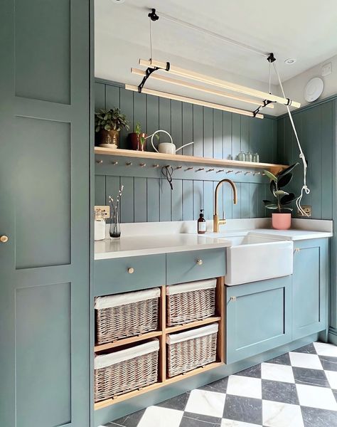 Utility Room Inspiration, Utility Room Ideas, Boot Room Utility, Utility Room Storage, Farmhouse Shiplap, Small Utility Room, Utility Room Designs, Shiplap Walls, Dream Laundry Room