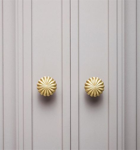 Rounded Kitchen Cabinets, Gold Drawer Knobs, Brass Cabinet Knobs, Closet Door Handles, Leather Drawer Pulls, Cupboard Door Knobs, Gold Knobs, Gold Door, Brass Cabinet Pulls