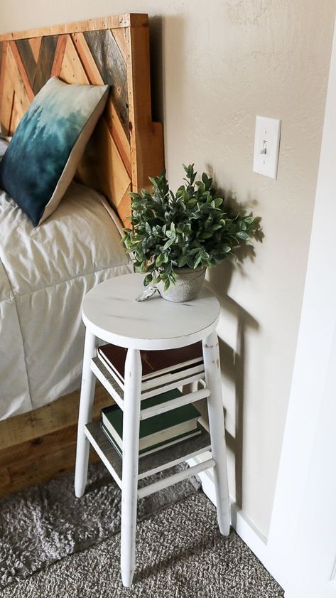 I love this idea for repurposed bar stool made into night stand with farmhouse style! Creative upcycle furniture projects that you can make from thrift store finds! #upcycle #nightstand #thriftstore #chalkpaint Narrow Bedside, Narrow Bedside Table, Upcycle Furniture, Kursi Bar, Upcycled Furniture Diy, Thrift Store Furniture, Diy Furniture Table, Thrift Store Finds, Night Stand