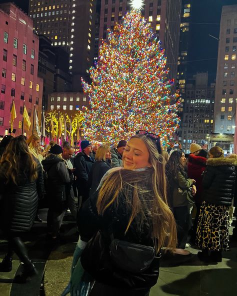 New York Christmas Instagram Pictures, Nyc Christmas Instagram Pictures, Nyc Instagram Pictures Winter, Nyc Picture Ideas Winter, Nyc Photo Ideas Winter, Nyc Christmas Picture Ideas, New York Photo Ideas Winter, Nyc Poses Ideas, New York City Poses