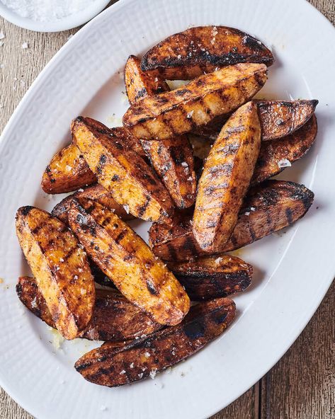 Crispy, Creamy Grilled Potato Wedges are the Perfect Summer Side (Just 3 Ingredients!) — Kitchn Best Grilled Potatoes Recipe, Grilled Potato Recipes, Grilled Potato Wedges, Salmon Potato, Lasagna Pasta, Lunch Appetizers, Grilled Potatoes, Vegan Sugar, Rice Ingredients