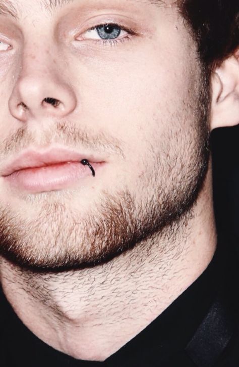 HIS LIP RING. THERES A BEAD ON IT!!! AND I NEVER NOTICED Luke Hemings, Mouth Piercings, Men's Piercings, Lip Piercings, Multiple Ear Piercings, Dermal Piercing, Tongue Piercing, Calum Hood, Aesthetic Boy