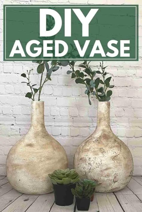 DIY Aged Vase Using Coffee - Restore Decor & More Painting Vases Diy Ideas, Vase Makeover Diy, Glass Vases Decor Ideas, Aged Vase, Ceramic Vases Diy, Decor Hacks Diy, Diy Painted Vases, Ancient Vase, Outdoor Vases