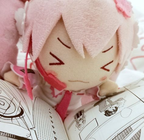 Pink Miku Icon, Pink Miku Pfp, Sakura Miku Wallpapers, Pink Hatsune Miku, Reading Pfp, Sakura Miku Icon, Sakura Miku Pfp, Pink Miku, Sakura Aesthetic