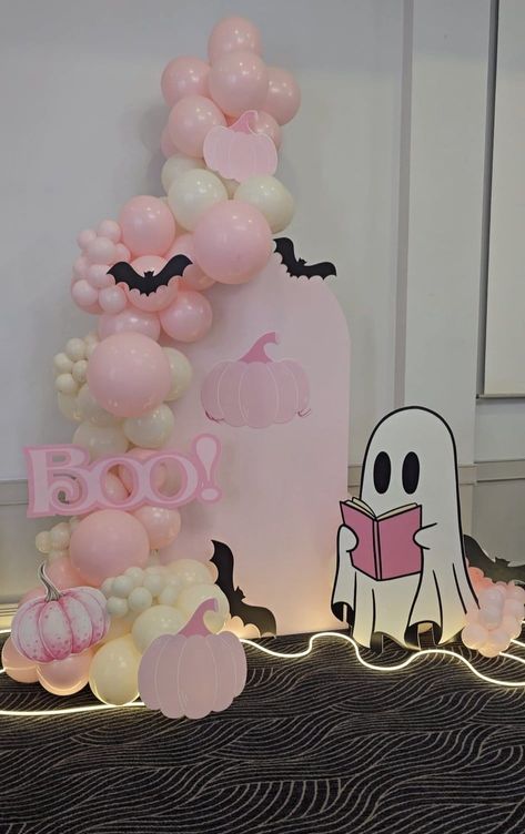 Pink Halloween Display 🎃 👻 Pink Spooky Party, Trunk Or Treat Photo Backdrop, Pink Halloween Treats, Balloon Trunk Or Treat, Backdrop Business, Pink Halloween Party, Backdrop Garland, Christmas Content, Spooky Birthday