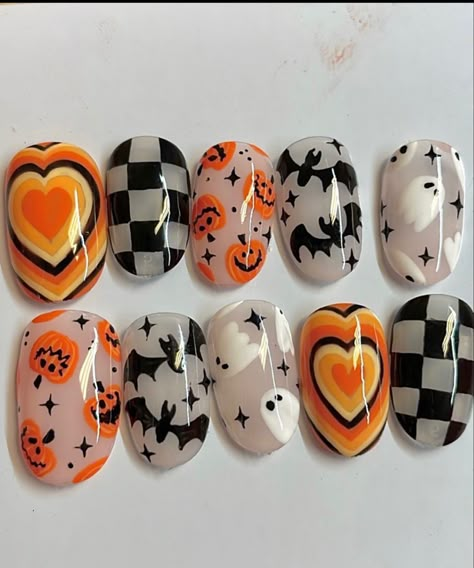 Halloween Nail Art Designs, Black Halloween Nails, Spooky Nails, Nail Art Halloween, Cute Halloween Nails, Halloween Acrylic Nails, Almond Nails Designs, Halloween Nail Designs, Halloween Nail