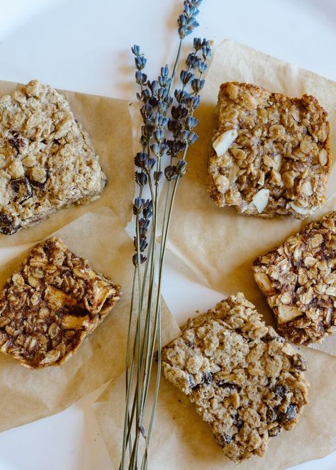 Copycat Bobo Bars — Nourish & Charm Bobo Copycat Recipe, Homemade Bobo Bars, Bobo Bars Recipe, Bobo Recipe, Bobo Bars Copycat, Copycat Bobo's Oat Bars, Nursing Snacks, Health Bars, Gf Snacks