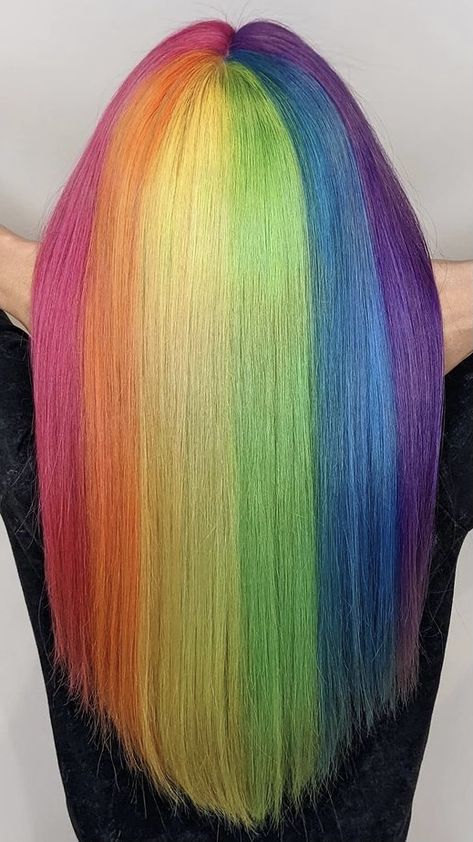 Short Hair Block Colour, Rainbow Hair Dye, Rainbow Dyed Hair, Weird Haircuts, Boho Chic Hairstyles, Exotic Hair Color, Haircut Pictures, Hair Color Unique, Rainbow Hair Color