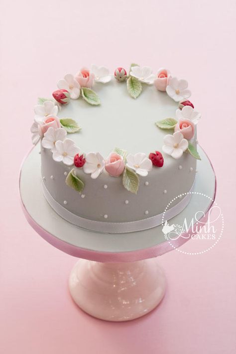 I designed this cake for teaching in my new upcoming class, The Complete Fondant Cake! Loving the soft spring colors and the cute little strawberries. Rosebud technique learned from Cotton & Crumbs :) Tårta Design, Torte Creative, Round Wedding Cakes, Torte Cupcake, Cupcakes Decorados, Spring Cake, Pudding Desserts, Little Cakes, Floral Cake