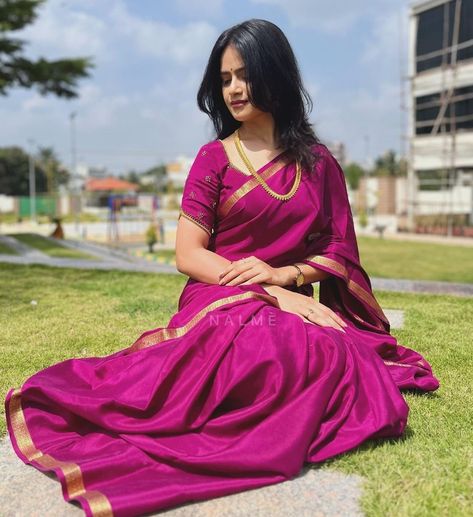 Mysore Silk Saree Designs, Mysore Silk Saree Styling, Decent Blouse Designs, Mysore Silk Saree Blouse Designs, Kancheepuram Saree, Mysore Crepe Silk Sarees, Wedding Matching Outfits, Classy Saree, Blouse Designes