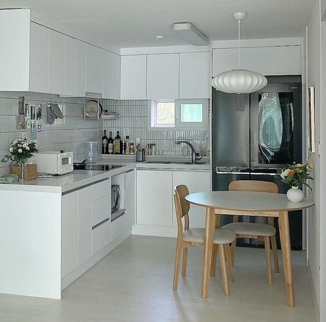 Korean Minimalist Kitchen, Seoul Apartment Kitchen, Kitchen Ideas Aesthetic Minimalist, Korea Kitchen Aesthetic, Korean Apartments Seoul, Korean House Kitchen, Kitchen Korean Design, Seoul Studio Apartment, Korean Small Bathroom