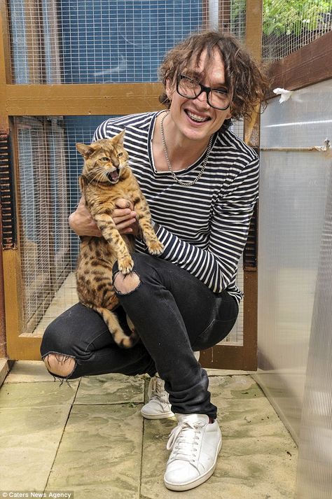 Happy ending: The Darkness' Justin Hawkins, 41, has been re-united with his pet cat Cully, three years after she disappeared from his former Suffolk home Justin Hawkins The Darkness, The Darkness Band, Justin Hawkins, Men With Cats, Lost Cat, Man And Dog, Happy Ending, After 3, Losing A Pet