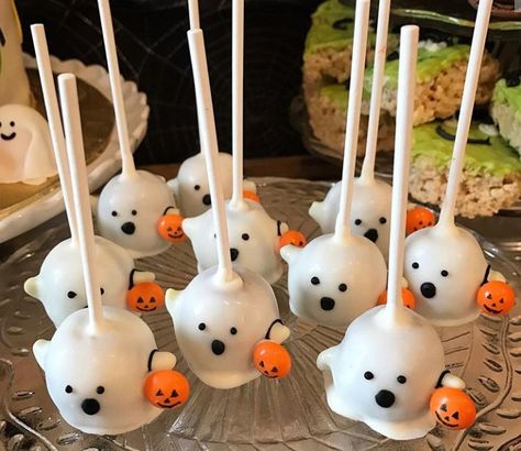 Halloween Aesthetic Foods, Halloween Aesthetic Snacks, Halloween Dessert Aesthetic, Cute Fall Desserts Halloween Party, Two Spooky Birthday Food, 1st Birthday Themes October, Cute Spooky Desserts, Cute Halloween Recipes Dessert, Cute Halloween Food For Party