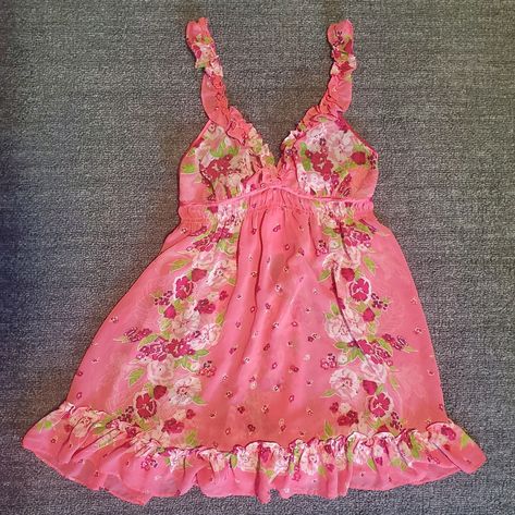 Never Worn Chemise, Pink Girly Stuff, Beach Gyaru, 2000s Fashion Inspiration, Y2k Dresses, Mcbling Fashion, Betsey Johnson Clothes, 2000s Clothing, 2000s Fashion Outfits