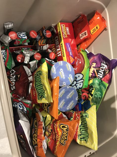 Snack Bin For Room, Car Snack Basket, Bedroom Snack Drawer, Work Snack Drawer, Snack Bucket Ideas, Prom Sleepover, Snack Drawer In Bedroom, Snack Closet, Snack Restock