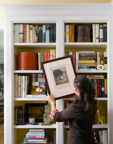 How to Decorate a Bookcase - Don't just fill your shelves. Color them, arrange them, decorate them, dress them, personalize them. | @House Beautiful magazine housebeautiful.com Photo by Annie Schlechter How To Decorate A Bookcase, Book Shelf Styling, Styling A Bookcase, House Beautiful Magazine, Decorating Bookshelves, Bookcase Styling, Bookcase Decor, Bookshelf Styling, Up House