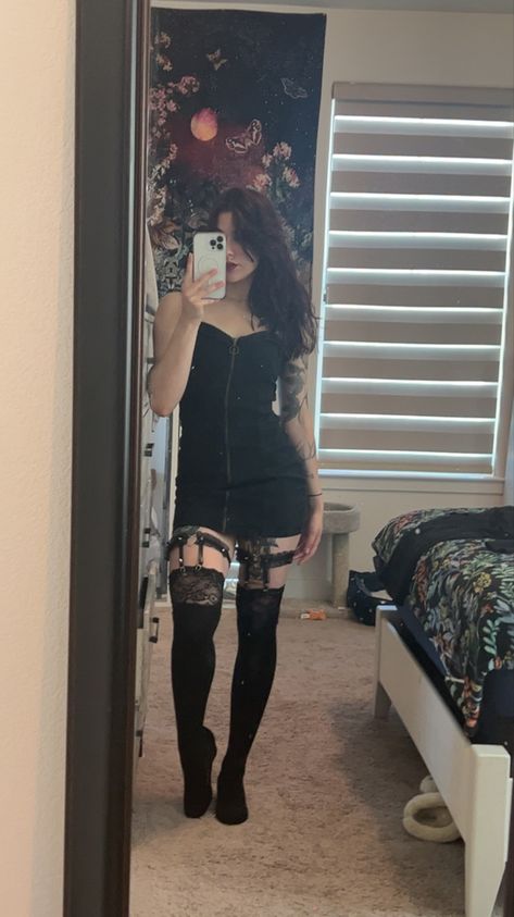 Garter belt and lace socks outfit 😚 Skirts And Thigh Highs, Leggings High Socks Outfit, Garter Stockings Outfit Dresses, Garter Belt Outfits, Outfits With Thigh High Socks, Lace Socks Outfit, Leggings And High Socks, Belt Dress Outfit, Knee Socks Outfits