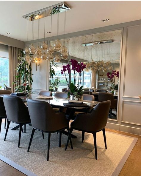 Dining Table Wall Ideas, Dinning Room Wall Decor Mirror, Modern Mirror Wall Living Room, Mirror Design Wall Dining Room, Mirrors In Dining Room Wall, Dining Mirror Wall Ideas, Dining Room With Mirror, Dining Room Wall Mirror, Mirrors In Dining Room