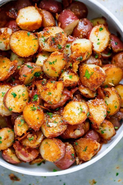 Whether you call them spuds or taters, white potatoes are one of our absolute favorite things to keep in the pantry all the time. Delicious in every form, they are perfect for easy lunches, weeknight dinners, and fancy gatherings. We'll happily eat them whenever, wherever! #roundup #potatoes #easydinner Garlic Potatoes Recipe, Hamburger Side Dishes, Parmesan Potato Recipe, Side Dishes For Ham, Side Dishes For Salmon, Red Potato Recipes, Parmesan Roasted Potatoes, Garlic Roasted Potatoes, Steak Side Dishes