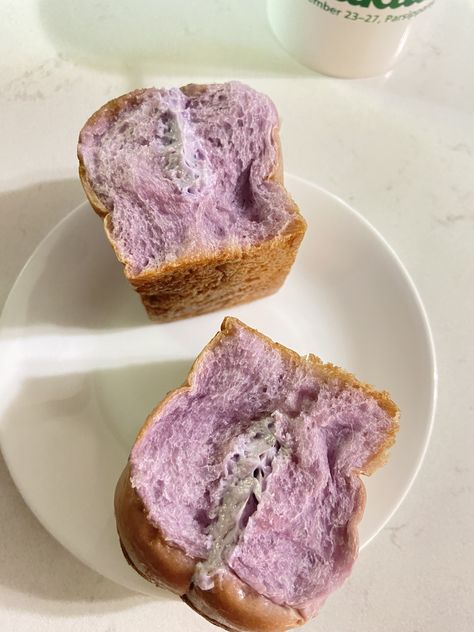 Tous Le Jours Taro Milk Bread Ube Milk Bread, Taro Food, Taro Milk Tea Recipe, Taro Bread, Taro Tapioca Dessert Coconut Milk, Taro Coconut Tapioca, Aries Queen, Tea Bread, Milk Bread