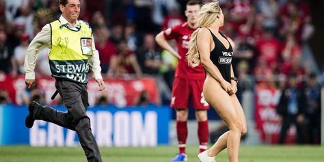 58 Pics and Memes To Improve Your Mood - Wow Gallery Tottenham Hotspur Players, Scantily Clad, Google Trends, Champions League Final, Swimsuit Models, Womens Football, Uefa Champions League, Tottenham Hotspur, Soccer Team