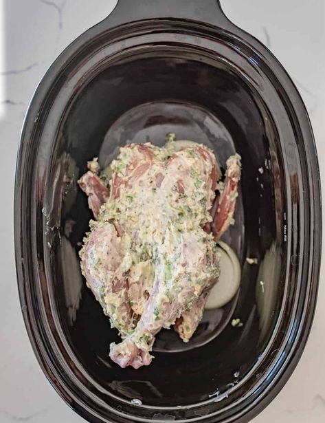 Garlic & Herb Crock Pot Whole Chicken | Slow Cooker Chicken Recipe Cook Whole Chicken, Chicken Cooker, Cooking Whole Chicken, Whole Chicken Recipes, Crockpot Dishes, Chicken Slow Cooker Recipes, Recipe Chicken, Crock Pot Slow Cooker, Crockpot Recipes Slow Cooker