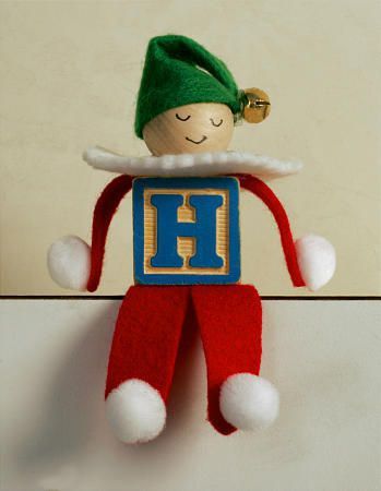 Kids' Krafts: Ornamental elves made with blocks Alphabet Blocks Crafts, Christmas Tree Ornaments To Make, Elf Crafts, Christmas Alphabet, Elf Ornaments, Pipe Cleaners, St Nicholas, Kids Ornaments, Christmas Ornaments Homemade