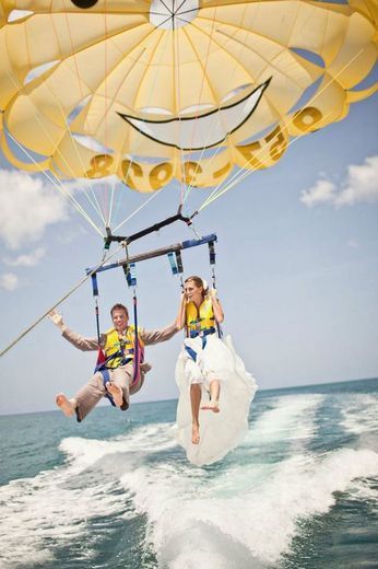 Get 10% off 1 parasail ride if you pre-book your wedding, engagement, bachelor or bachelorette party. call (603) 929-4386 hamptonbeachparasail@gmail.com Bowls For Lunch, Honolulu Zoo, Kyoto Japan Travel, Weddings Beach, Magical Days, Ala Moana, Beachside Wedding, Acai Bowls, Couple Activities