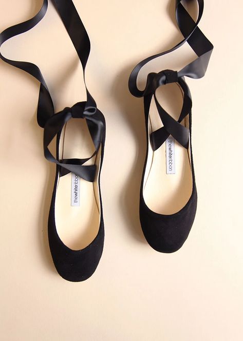 Style Ballet Flats, German Dress, Black Leather Ballet Flats, Dr Shoes, Ballerina Style, Suede Ballet Flats, Satin Ribbons, Pointe Shoes, Ballerina Shoes