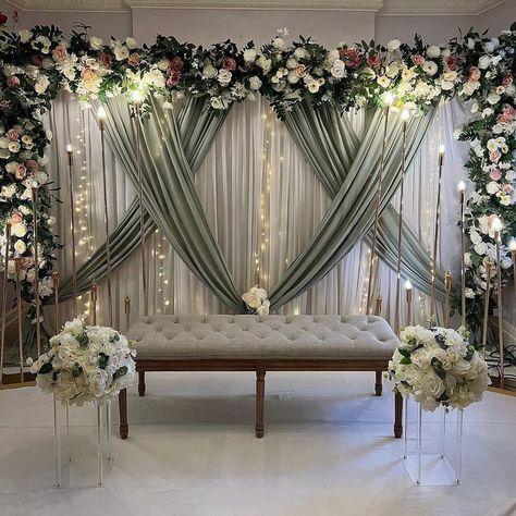 Draping Ideas Backdrop, Roka Decor, Green Quinceanera Theme, Small Wedding Decor, Engagement Stage Decoration, Nikah Decor, Reception Stage Decor, Simple Stage Decorations, Wedding Stage Decor