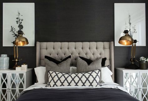 hamptons-style-master-bedroom-with-black-wall-and-tufted-headboard Hamptons Style Bedrooms, Master Headboard, Hampton Style, Black Headboard, White Headboard, Bedroom Black, Style Deco, Hamptons Style, Trendy Bedroom