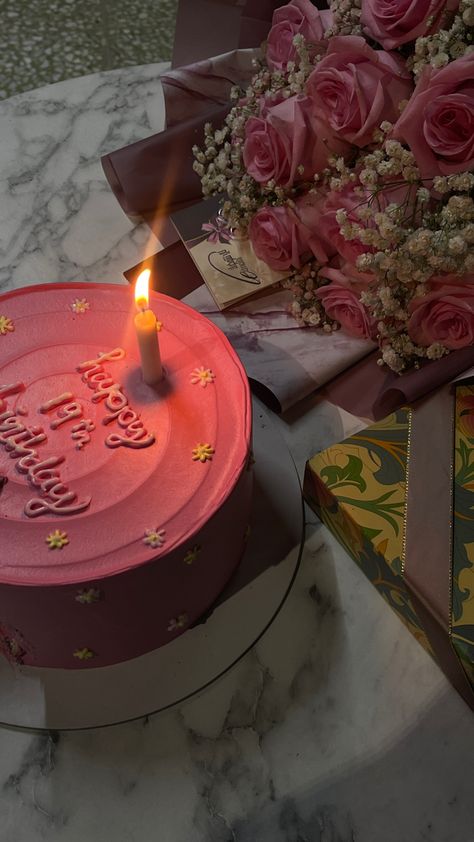 Happy 19 Birthday To Me, Pink Bday, Birthday Cake Roses, Birthday Wishes Songs, Happy 19th Birthday, Happy Birthday Decor, Happy Birthday 18th, Cake For Husband, Happy Birthday Princess