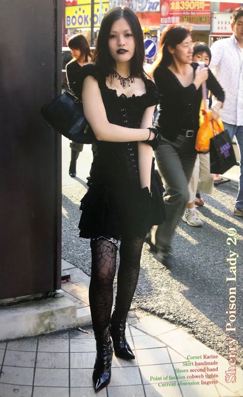 90s Black Outfits, 70s Goth Outfits, 90s Grunge Kinderwhore Outfits, Goth Street Fashion, The Love Witch Outfits, Feminine Goth Outfit, Everyday Goth Outfits, 80s Alternative Fashion, Classic Rock Fashion