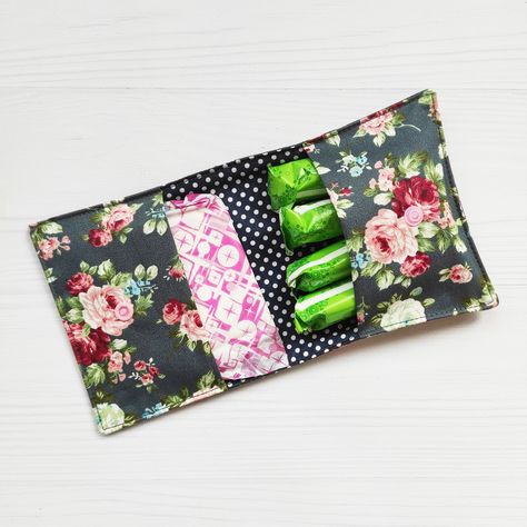 Period Pouch, Pad Storage, Diy Braided Bracelet, Small Roses, Birds Fabric, Period Pads, Pads Tampons, Padded Pouch, Christmas Ornaments Diy