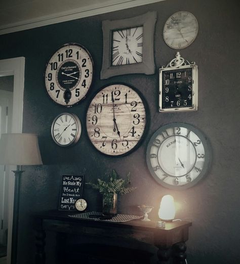 Wall Watch Decoration Ideas, Big Watch Wall Decor, Kitchen Gallery Wall With Clock, Living Room Clock Wall Decor, Wall Collage With Clock, Wall Clock Collage, Wall Clock Decor Living Room Modern, Antique Clock On Shelf Images, Modern Wall Clock Design