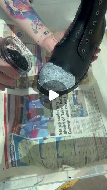 oofDynasty by BVIRAL on Instagram: "Transforming Boots with Glitter and Lace!
🎥 @customisedblingthings" Bling Boots Diy, Diy Cowgirl Boots Bling, Halloween Shoes Diy Ideas, Diy Sparkle Boots, Diy Halloween Shoes, Diy Boots Makeover, Diy Spats, Diy Shoes Makeover, Gothic Diy