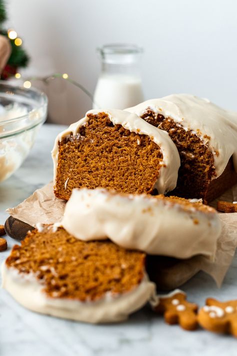 This soft and moist vegan gingerbread loaf cake is full of sweet holiday flavor and tastes just like the Starbucks version but with 1/3 of the sugar and entirely dairy free! Made in just one bowl and topped with an irresistible cashew maple frosting! Gluten Free Loaf, Vegan Loaf Cake Recipes, Vegan Christmas Cake, Vegan Thanksgiving Loaf, Vegan Gingerbread Cake, Vegan Pumpkin Spice Loaf, Vegan Gingerbread Loaf, Vegan Ginger Molasses Cookies, Ginger Loaf Cake