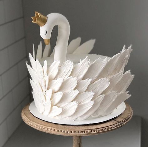 Swan Cakes, Swan Birthday, Swan Cake, Flamingo Cake, Fantasy Cake, Beautiful Cake Designs, Animal Cakes, Beautiful Birthday Cakes, Baby Birthday Cakes