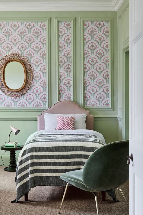 Inside Panelling: Hencroft – Pink Primula (National Trust Papers) Panelling: Pea Green 91 Door: Loft White 222 Light Pink Paint, Red Paint Colors, Pink Paint Colors, Paint And Paper Library, Cosy Bedroom, Warm Interior, Little Greene Paint, Red Walls, Decoration Inspiration