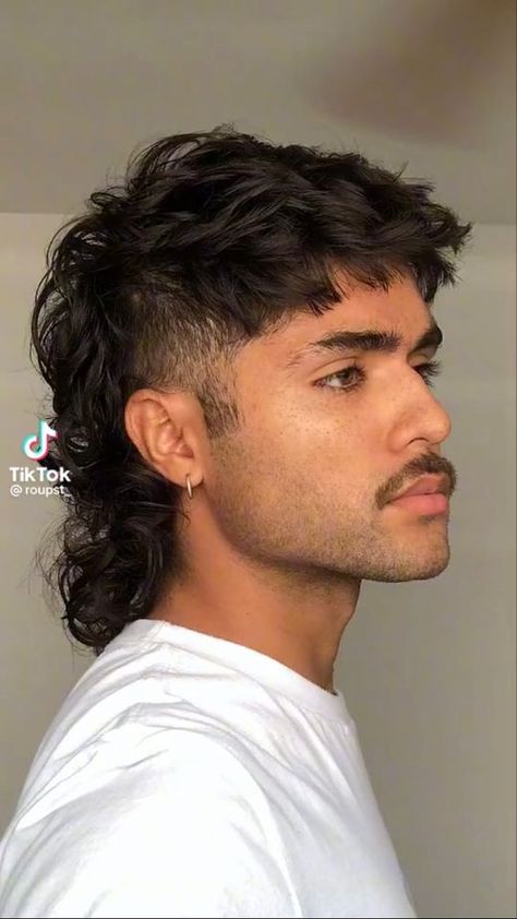 Wolf Cut for Men: 10 Styles for the Modern Man Modern Mullet Haircut, Men Haircut Curly Hair, Mullet Haircut, Mens Hairstyles Thick Hair, Modern Mullet, Wavy Hair Men, Hair Inspiration Short, Men Haircut Styles, Punk Hair