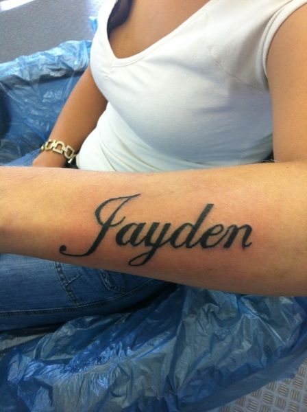 Coolest Forearm Tattoos #forearmtattoos #tattoos #girlswithtattoos #traditionaltattoos #tattoosketch #tattoostyle #lovetattoos #colortattoos Jayden Tattoo, Forearm Word Tattoo, Owl Forearm Tattoo, Tiger Forearm Tattoo, Forearm Name Tattoos, Back Of Forearm Tattoo, Tattoos Life, Arrow Forearm Tattoo, Name Tattoos On Arm