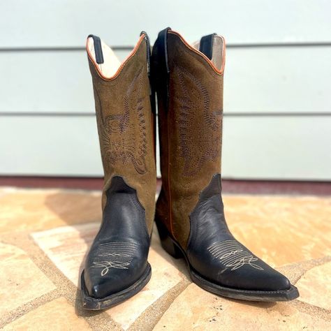 Cowboy boots by Mexican designer Montserrat Messeguer. Mexican Boots, Leather Stitching, Mexican Designs, Orange Leather, Green Suede, Black Green, Army Green, Cowboy Boots, Heeled Boots